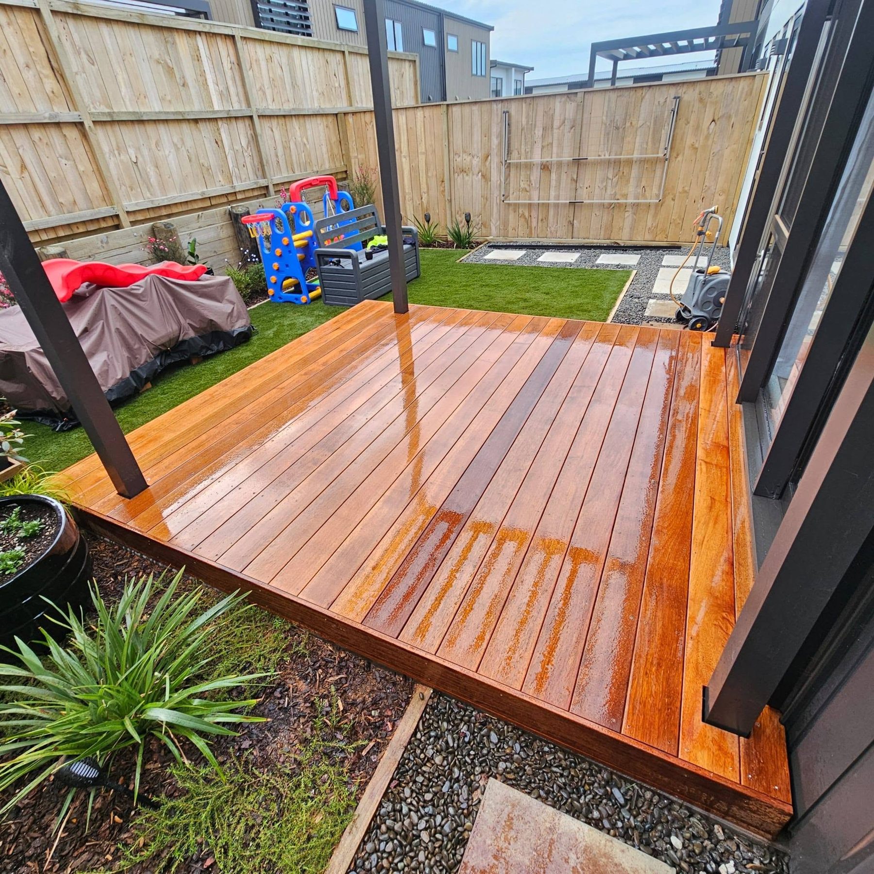 Freshly oiled kwila deck after rain