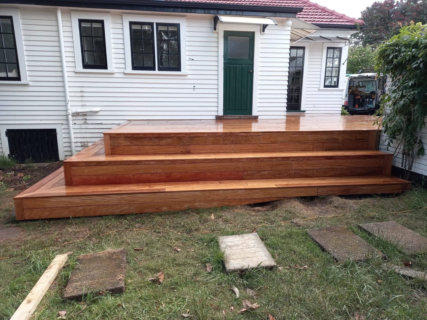 Side view of the finished kwila deck and steps against the weatherboard house