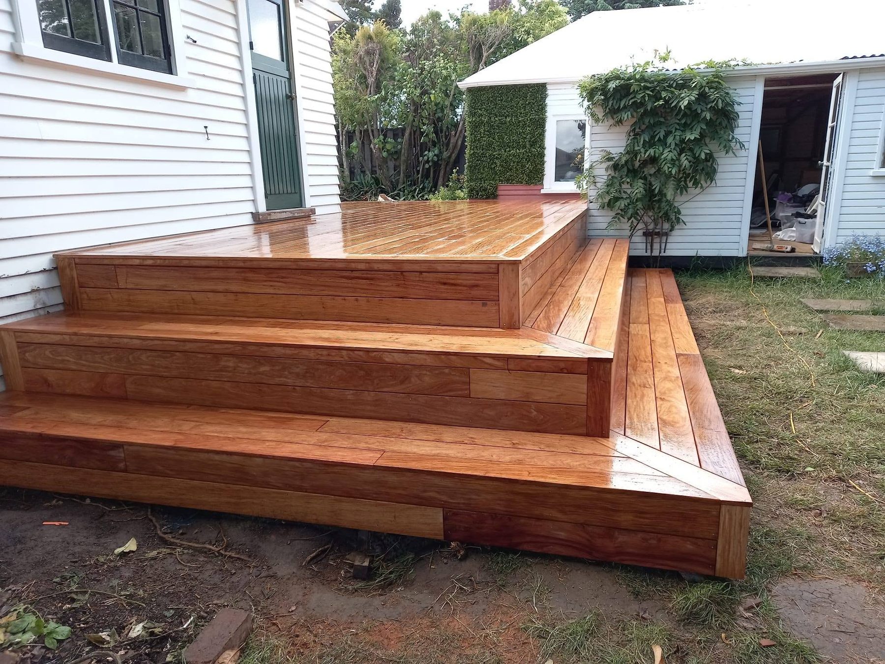 Kwila deck with wide cascading steps running the full width of the deck